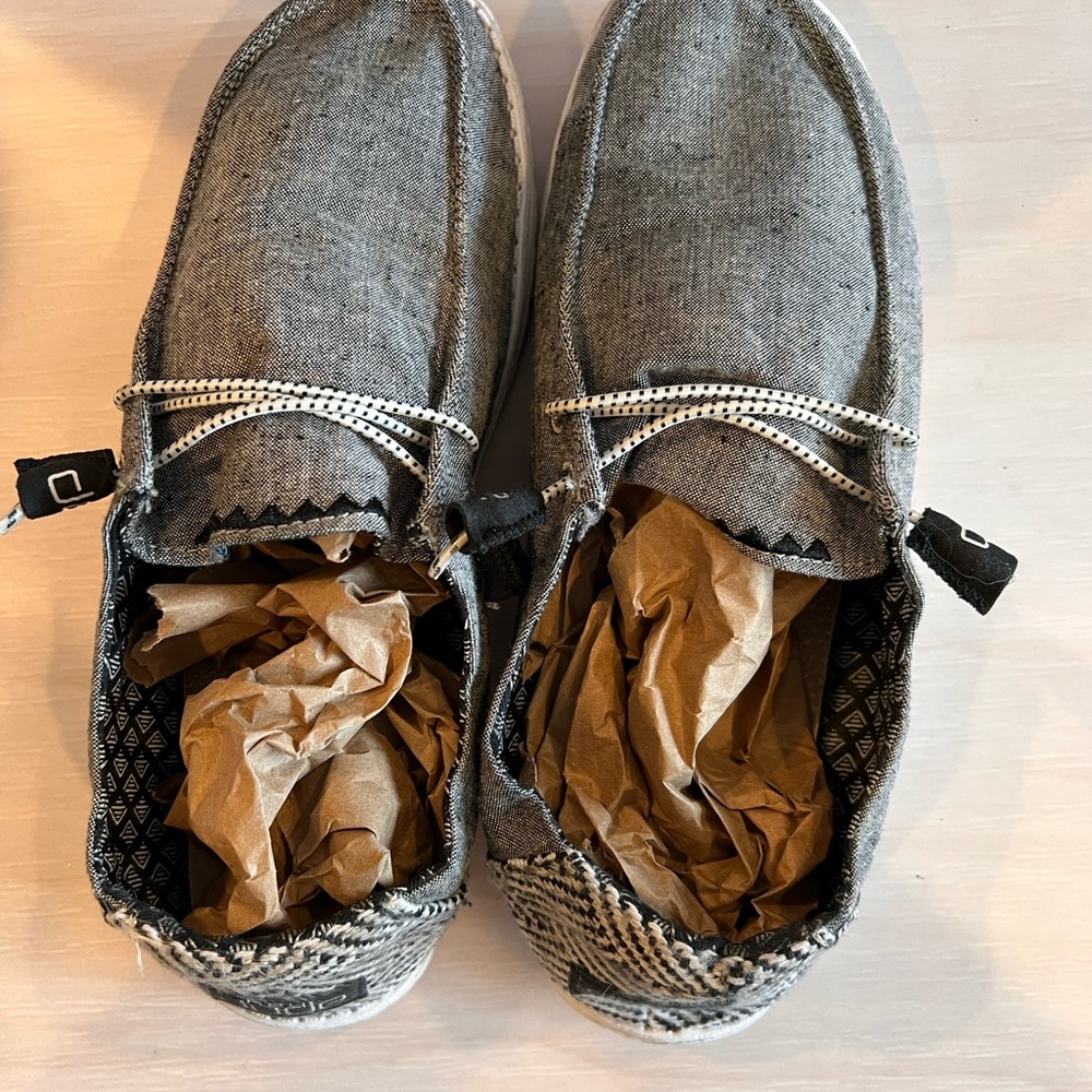 HEY DUDE men loafers CHAMBRAY ONYX SIZE 11